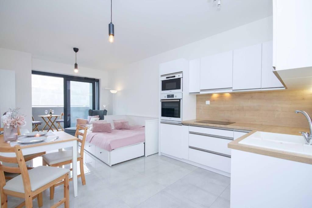 Apartment In Bratislava With Free Parking Eksteriør billede