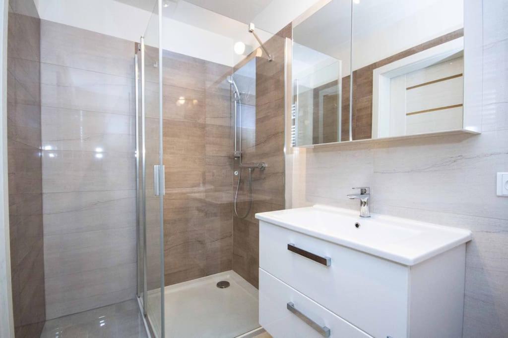 Apartment In Bratislava With Free Parking Eksteriør billede