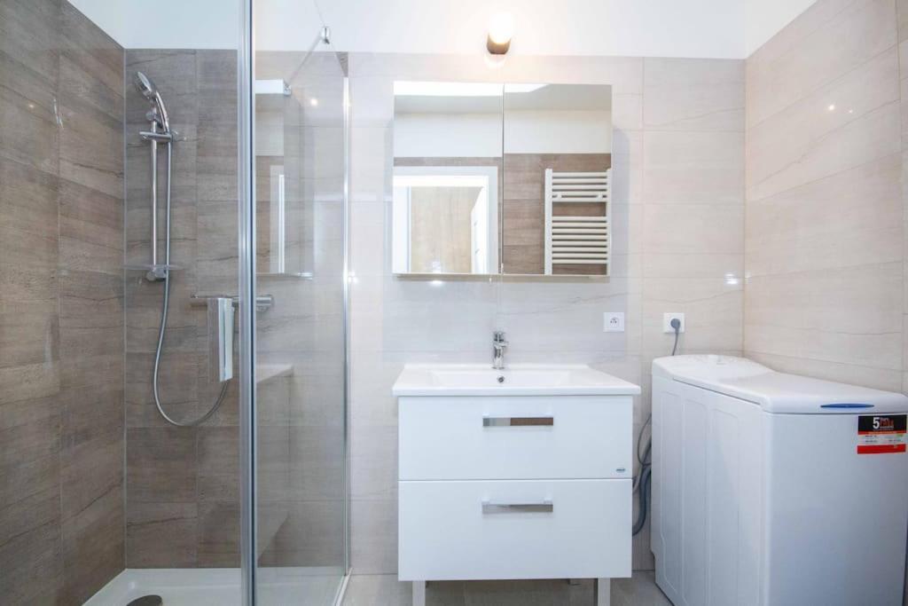 Apartment In Bratislava With Free Parking Eksteriør billede