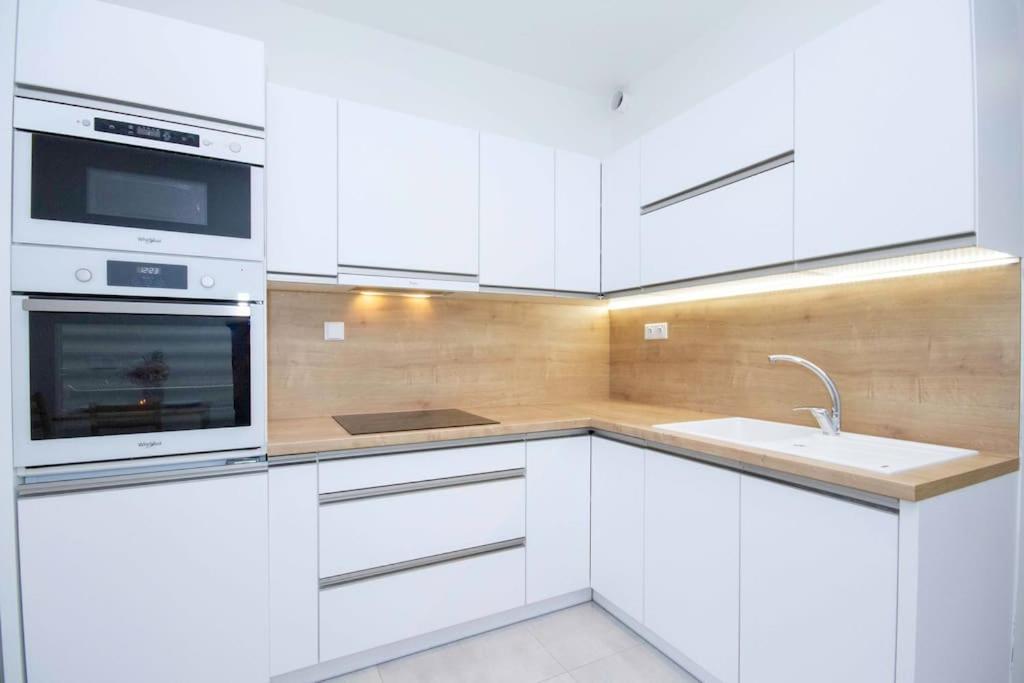 Apartment In Bratislava With Free Parking Eksteriør billede