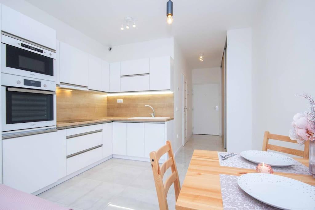 Apartment In Bratislava With Free Parking Eksteriør billede